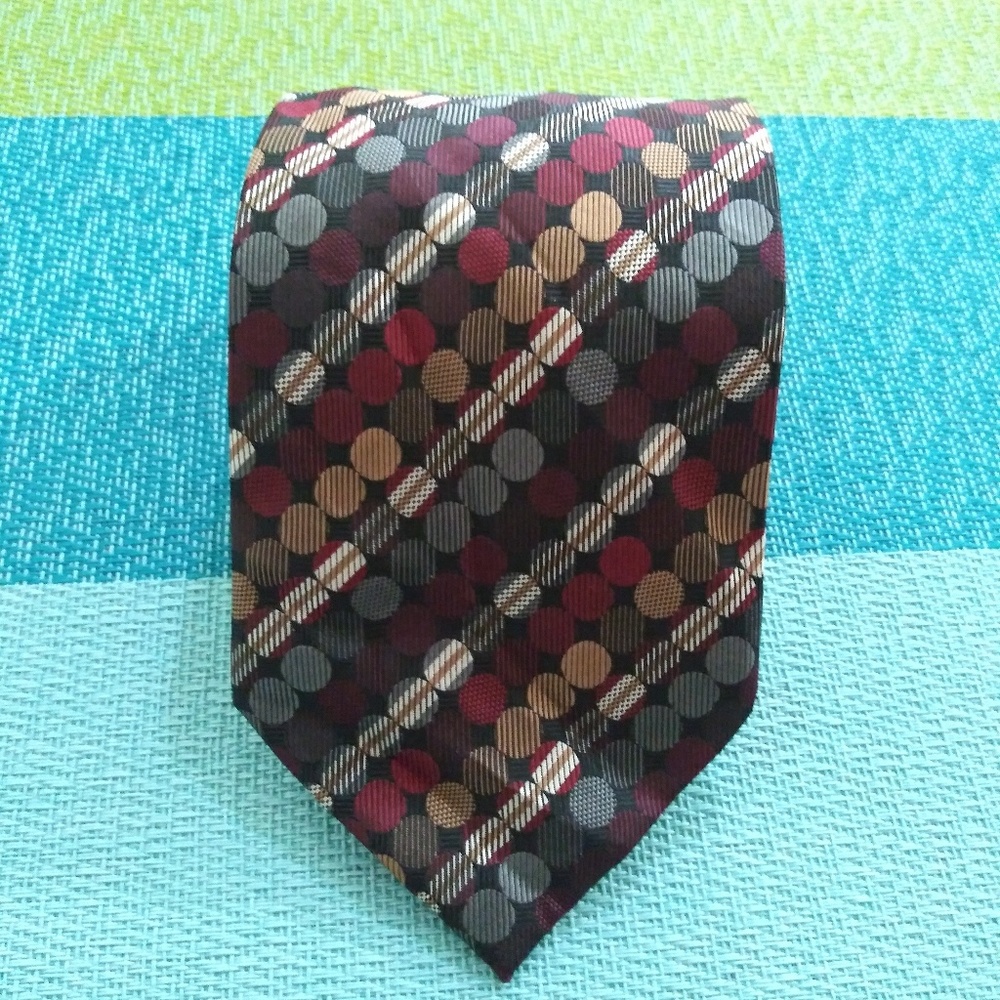 Haggar burgandy polka dots mens tie 100% polyester